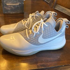 Mens Nike Akron 330 Witness 10.5